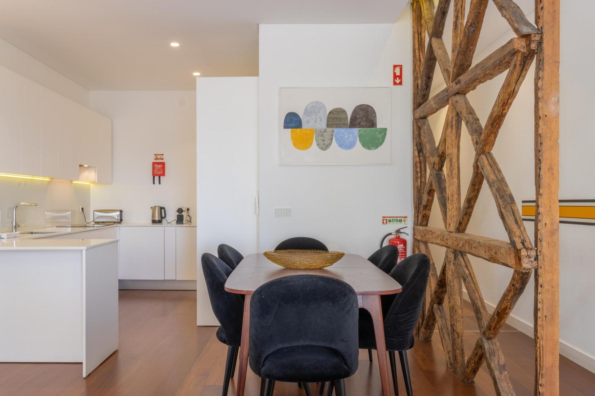Spacious, Family Friendly 3br & 3wc. Ac/heating. *